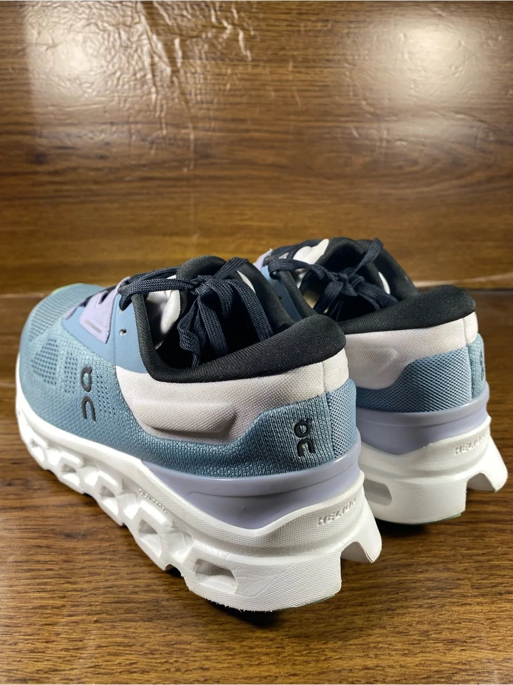 On Cloudstratus women’s shoe size 6.5